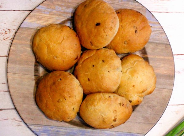 Buttermilk Scallion Cheddar Bun