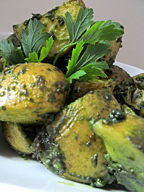 These Spinach Pesto Potatoes are a perfect dish to pair with any meal. It’s loaded with nutrients thanks to all the greens and spices, and it’s suitable for vegans and vegetarians alike!