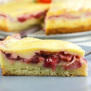 Chilean Strawberry Kuchen ~ Cream Tart
