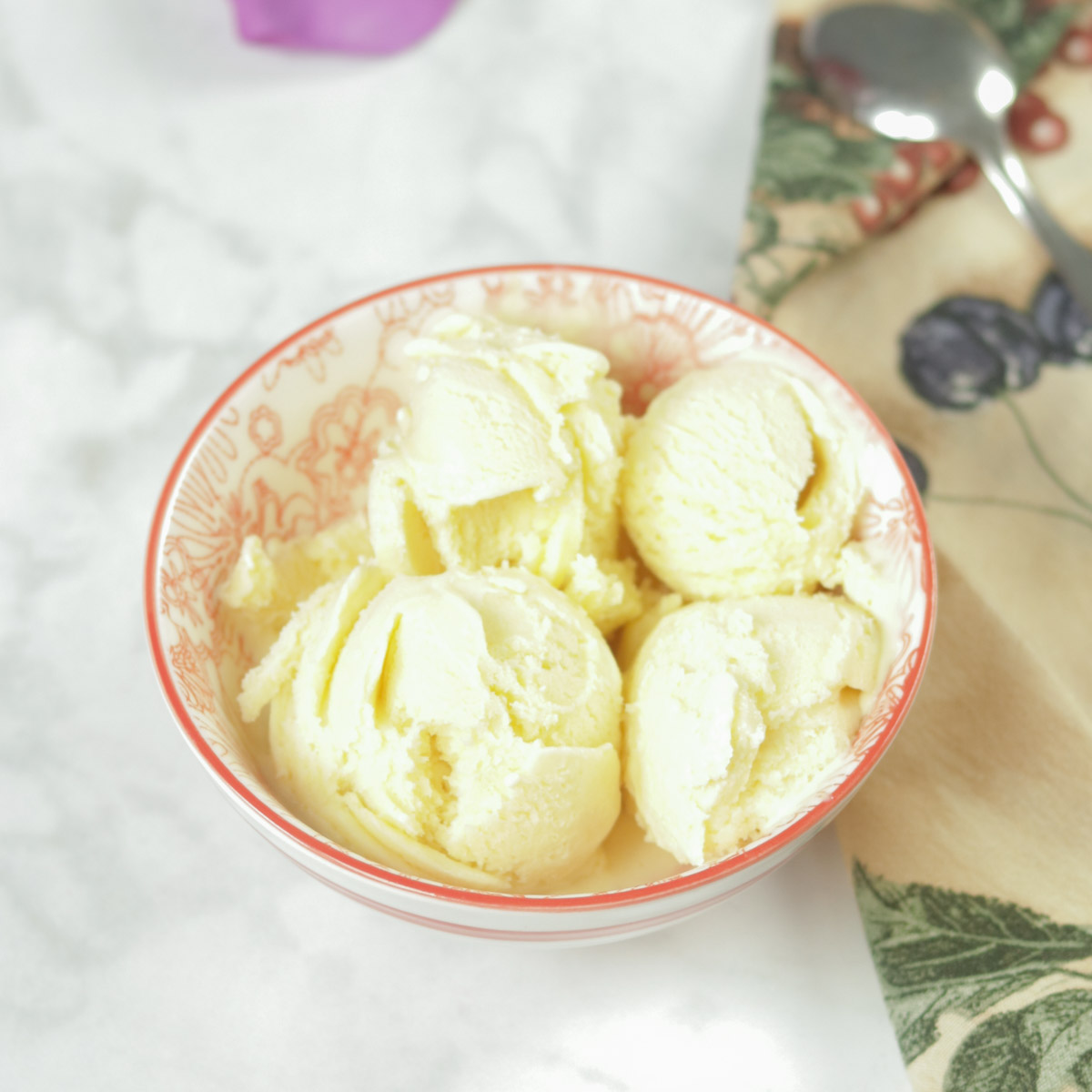 a bowl of cherimoya ice cream, bowl of custard apple ice cream with spoon