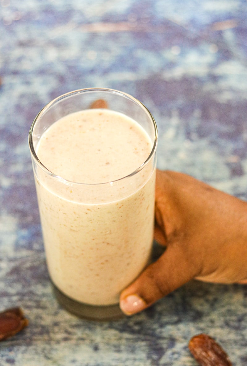 Healthy Banana and Date Smoothie