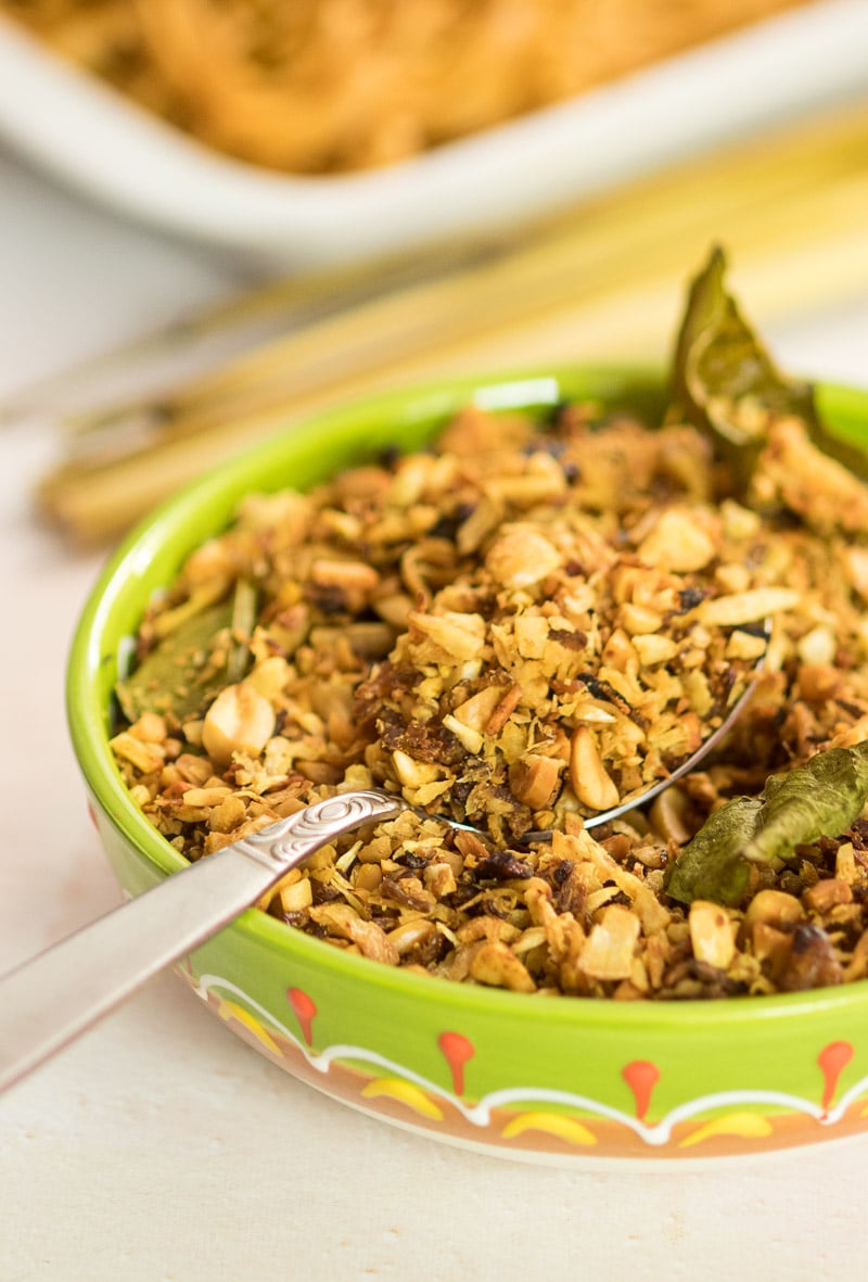 Seroendeng Recipe in a bowl with a spoon